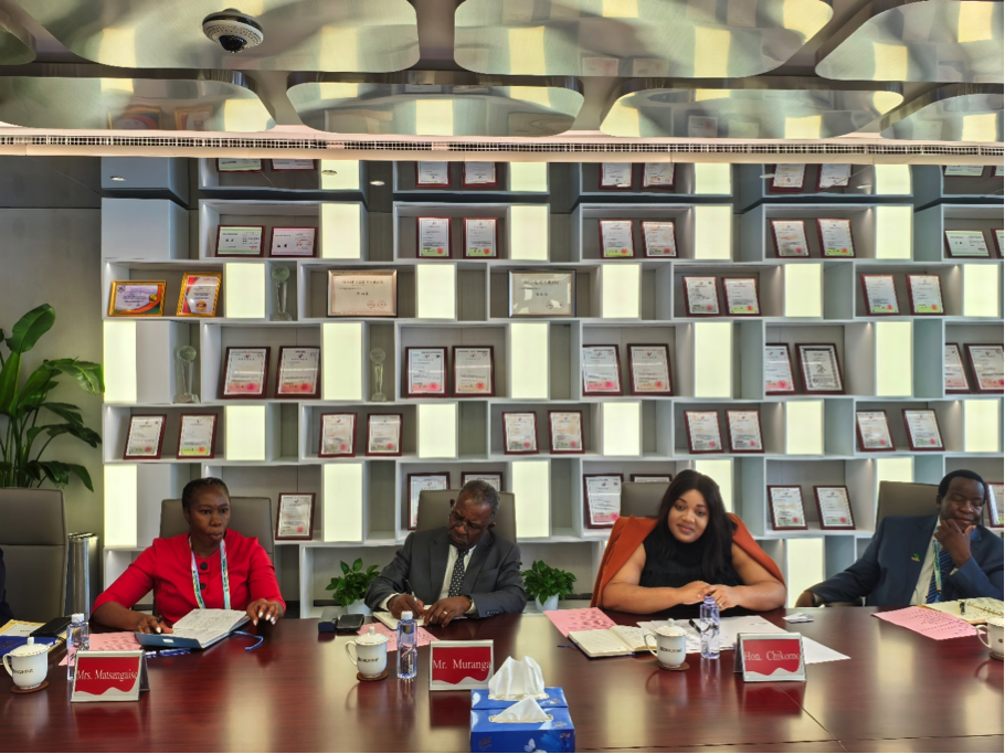 津巴布韦副外长到访VSport-胜利资源集团总部