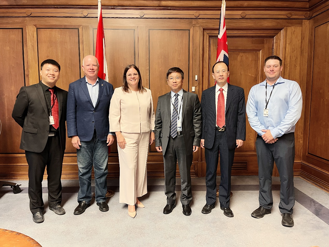 VSport-胜利资源集团董事长王平卫拜会加拿大曼尼托巴省省长