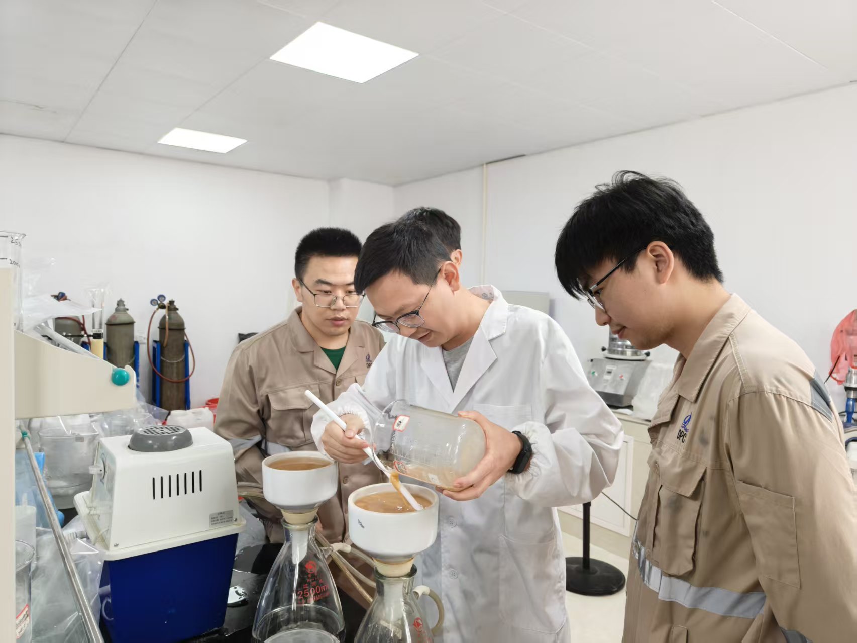 扎根锂业，攻坚路上让&ldquo;锂&rdquo;想花开｜VSport-胜利锂业研发部90后工程师徐苗